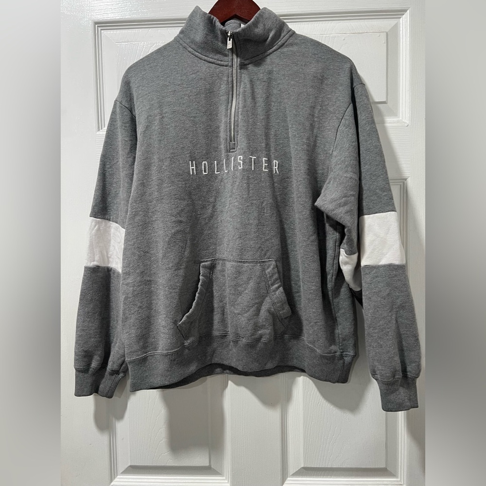Hollister Men's Zip-Up Sweater in Gray and White